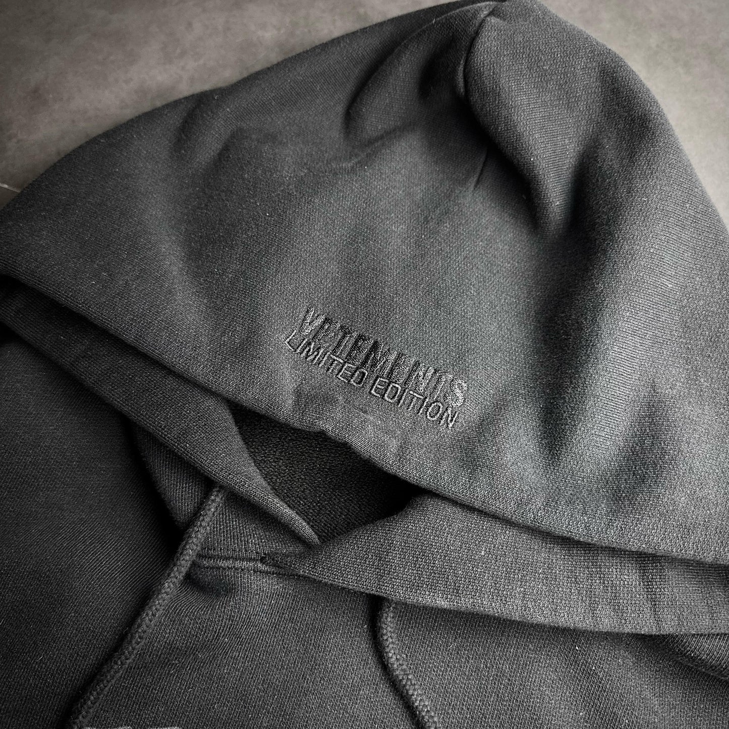 Vetements „metal skull“ hoodie