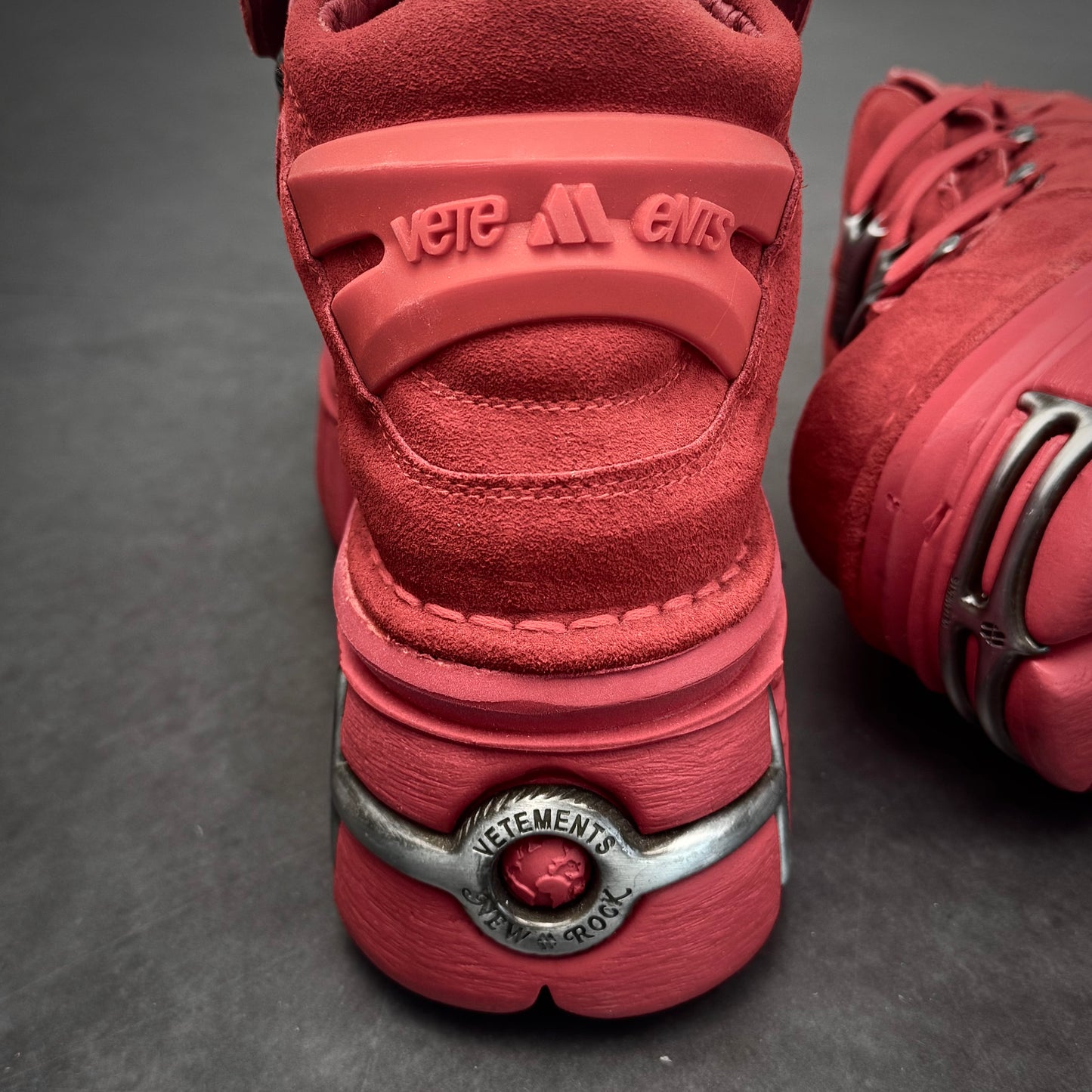 Red Vetements New Rocks