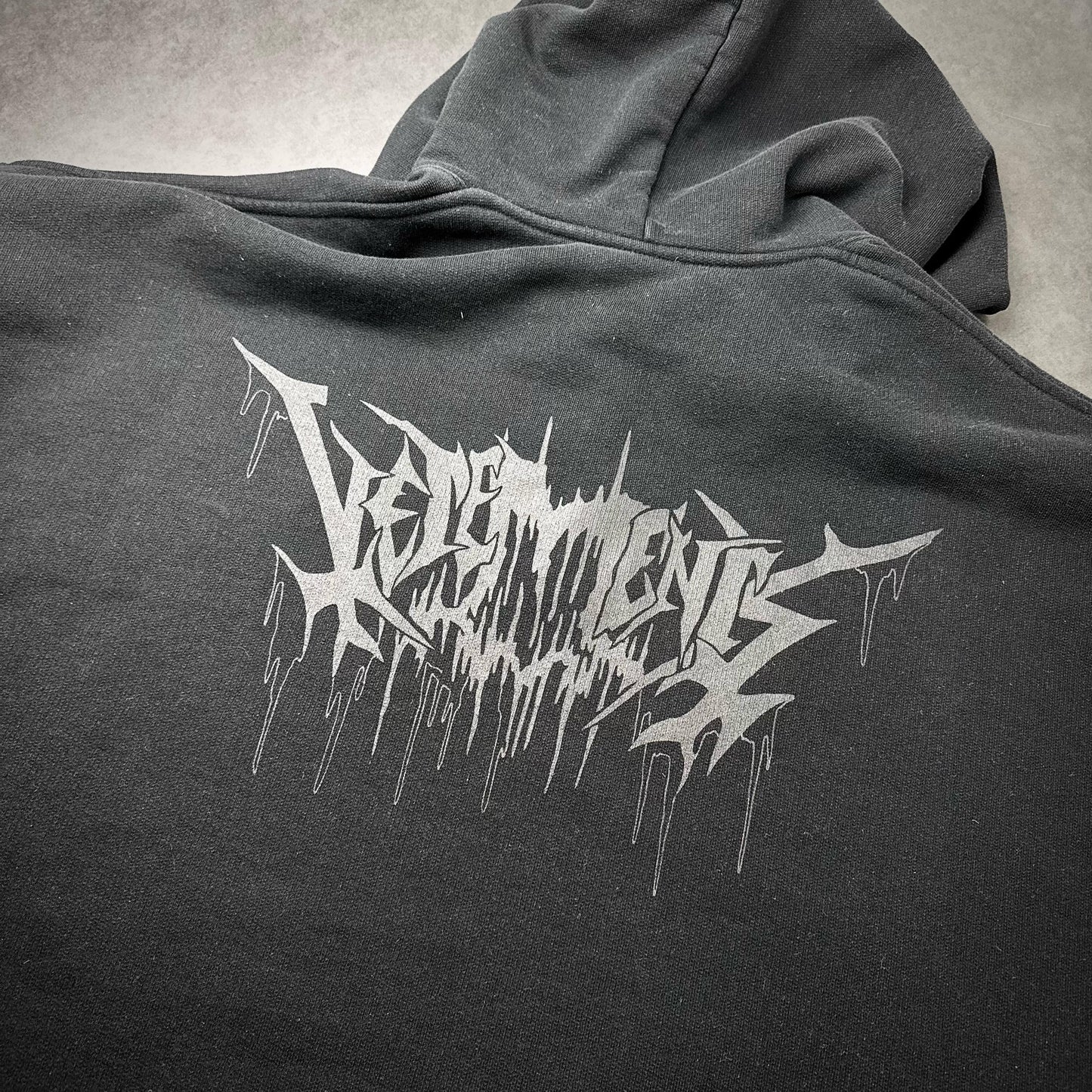 Vetements „metal skull“ hoodie