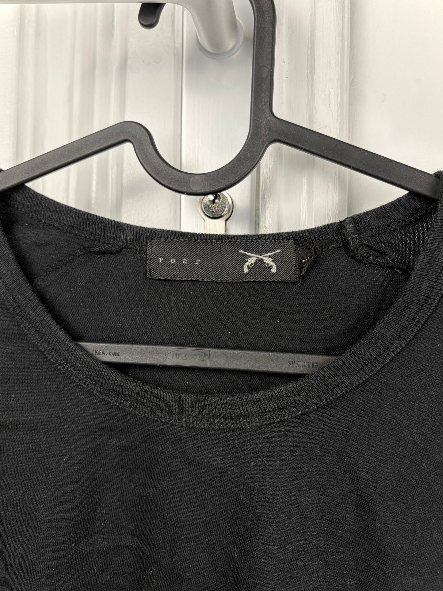 Roar 3/4 Sleeve Gun Shirt