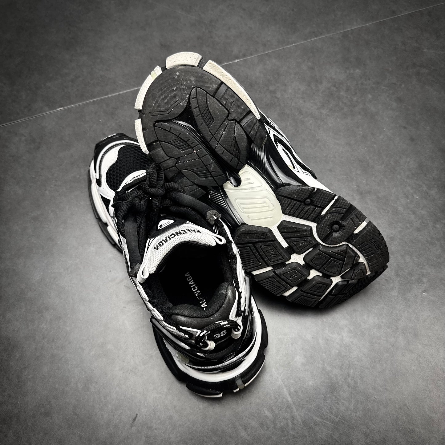 Balenciaga Black/White Runner