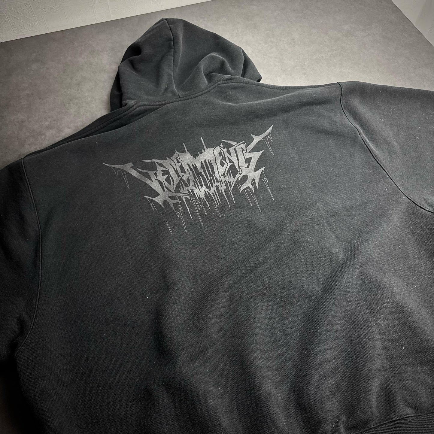 Vetements „metal skull“ hoodie