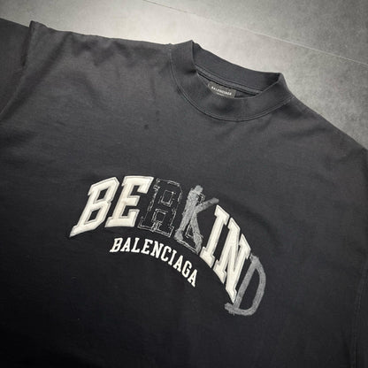 Balenciaga „Be kind“ Tshirt