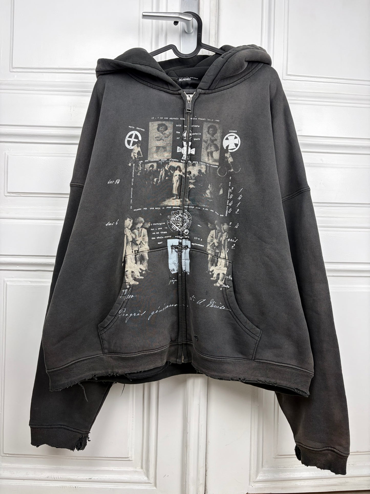 Enfants Riches Déprimés
Djagilve's Grave Distressed Zip