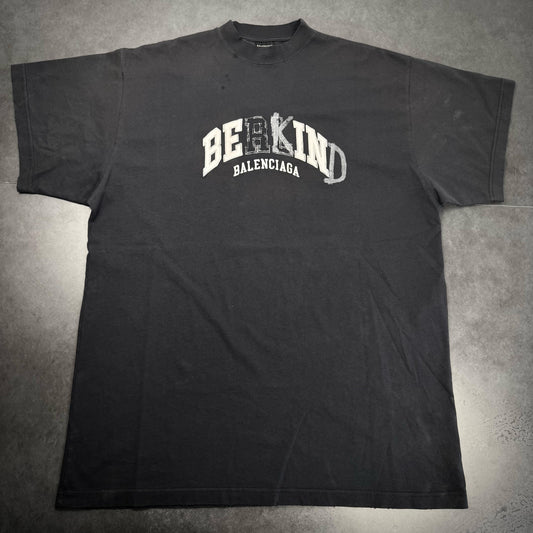 Balenciaga „Be kind“ Tshirt