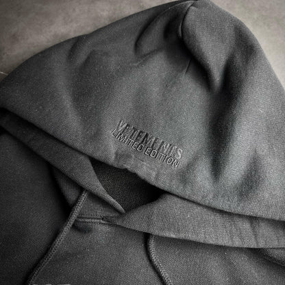 Vetements „metal skull“ hoodie