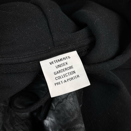 Vetements „metal skull“ hoodie
