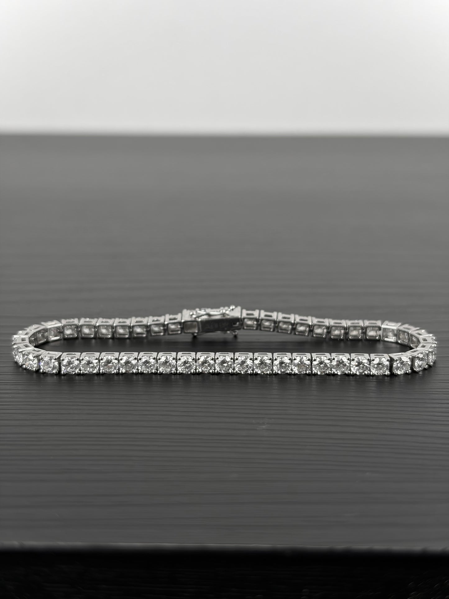 6.9ct whitegold tennis bracelet