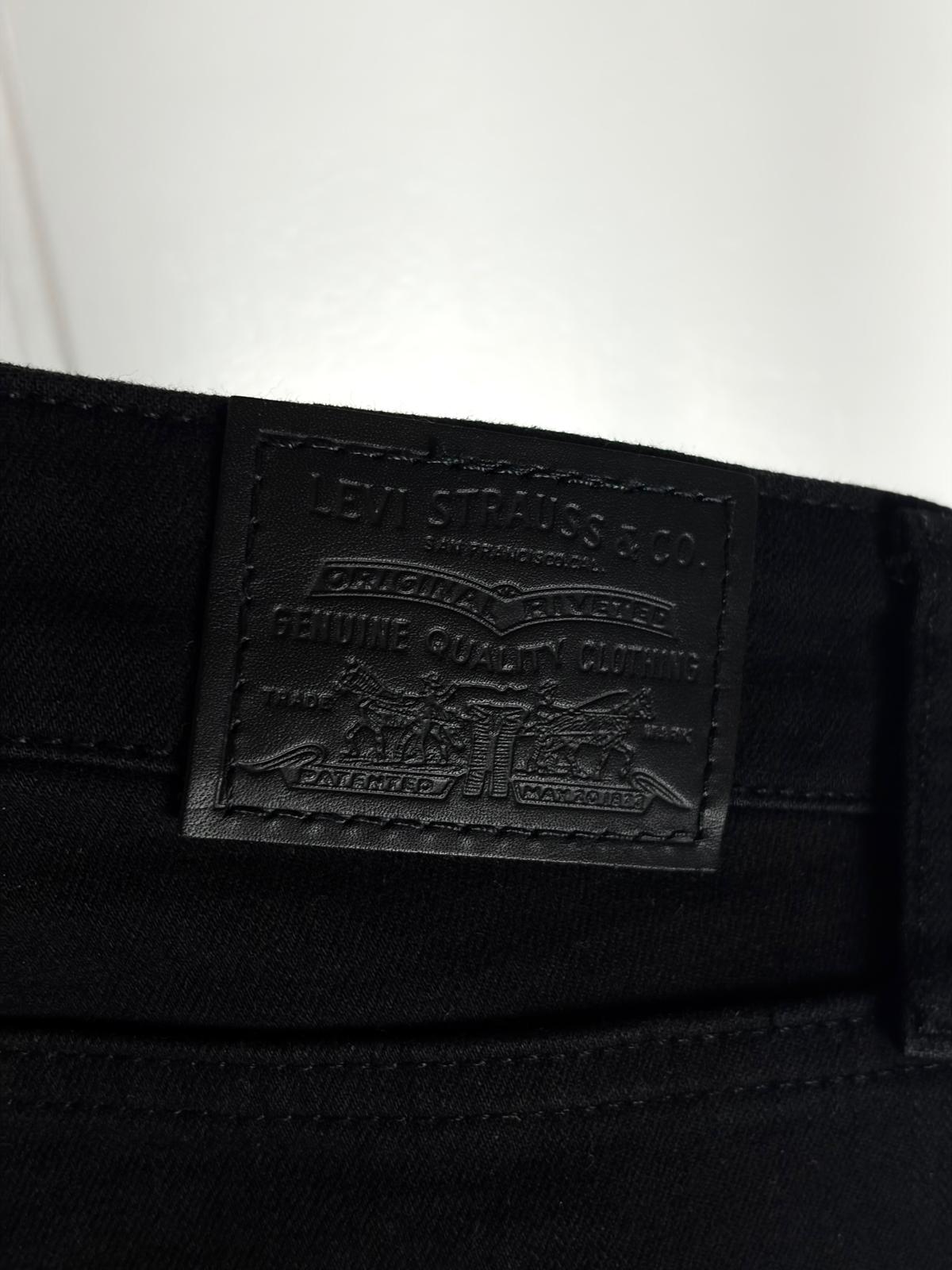 Levi’s 725 Highrise Bootcut Jeans