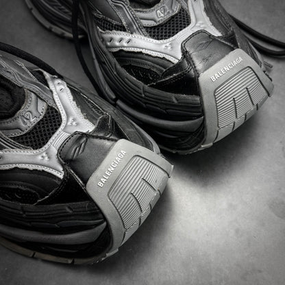 Balenciaga 16XL Sneaker