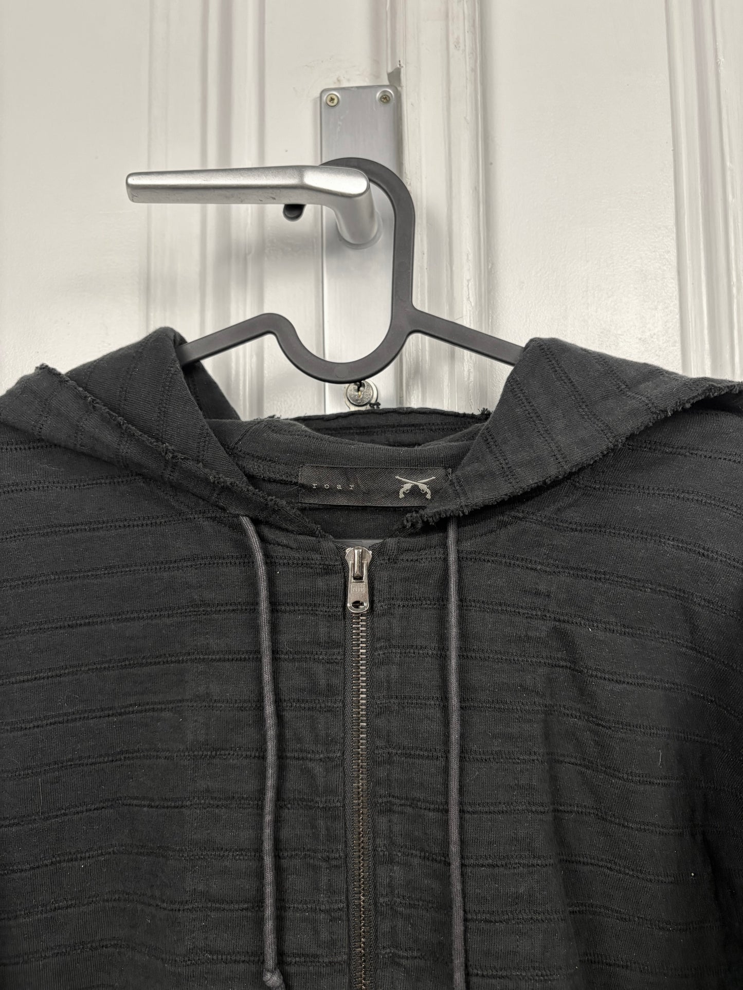 Roar zip up