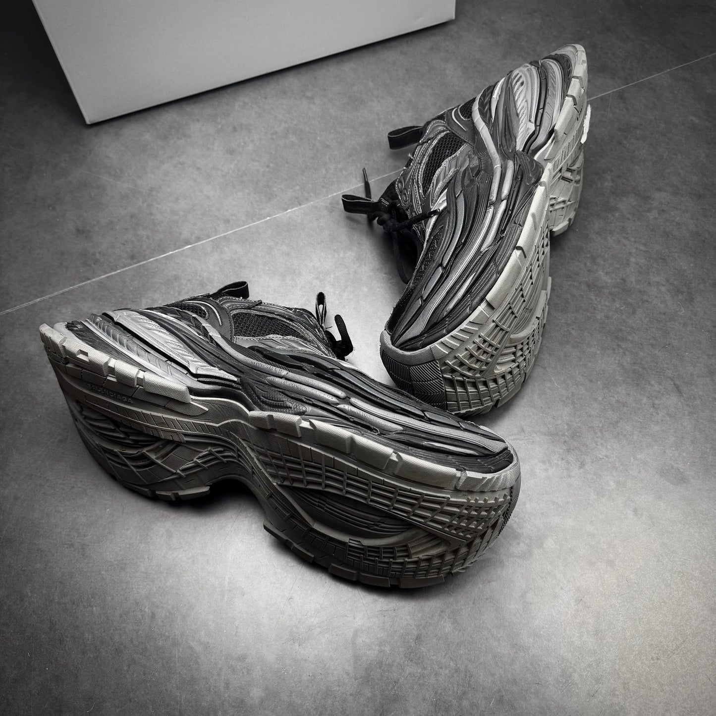 Balenciaga 16XL Sneaker