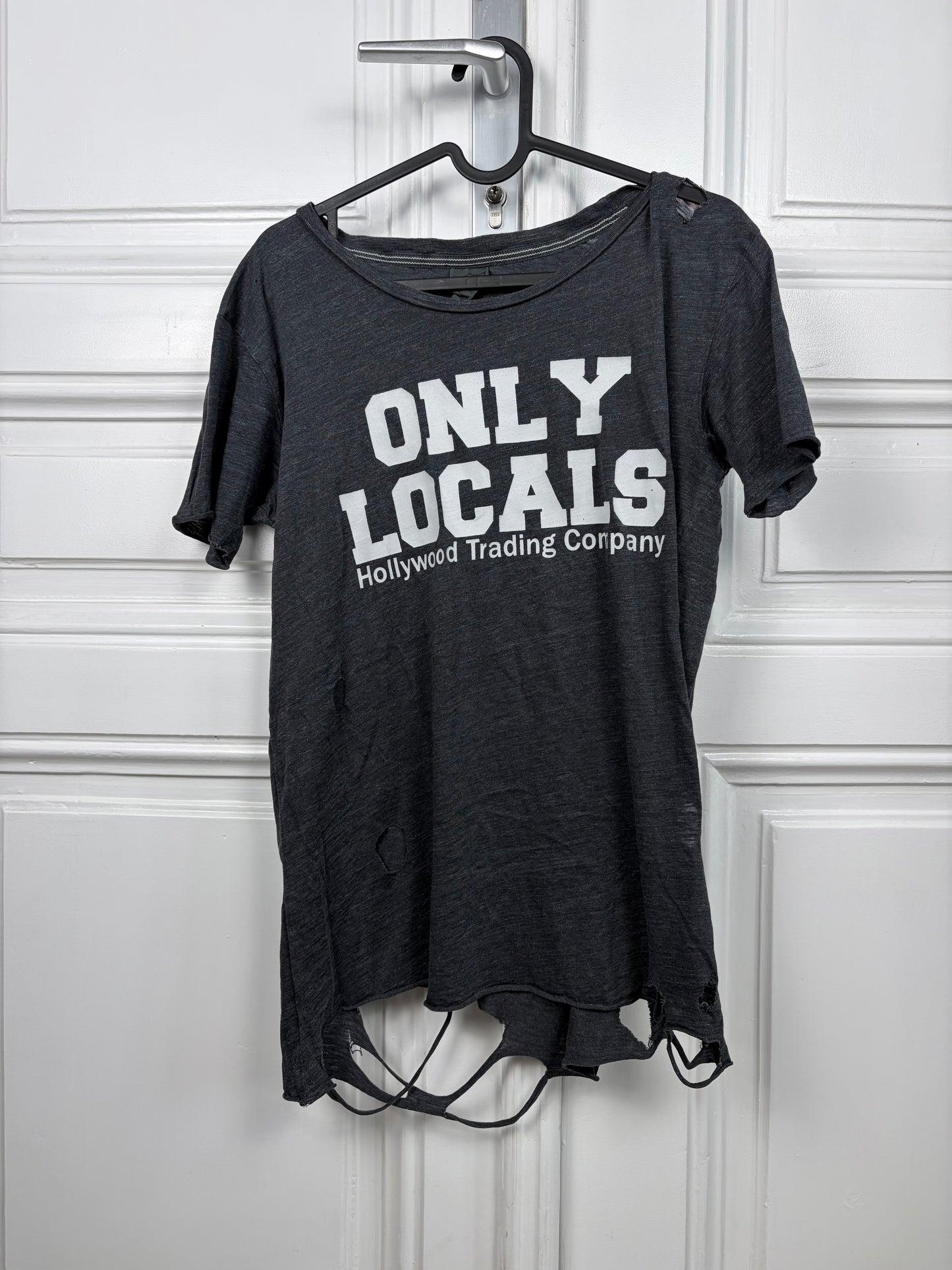 HTC „Only Locals“ Distressed Shirt
