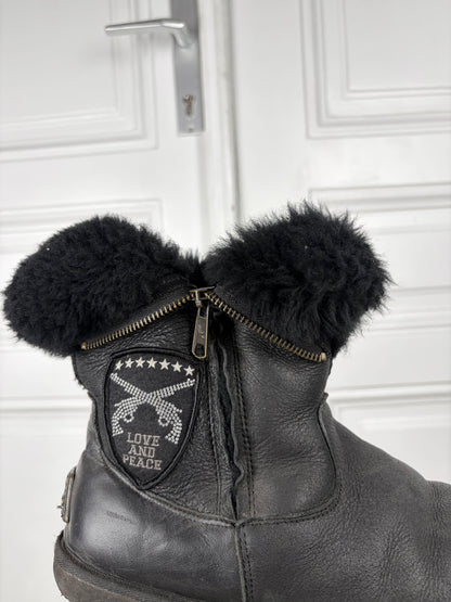 Roar Foldable Gun Uggs